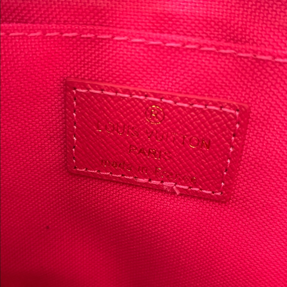 Louis Vuitton Pochette Félicie in Monogram - removable gold chain & Pink lining - Picture 9 of 17